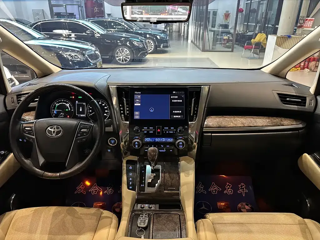 Toyota Vellfire — фото 6