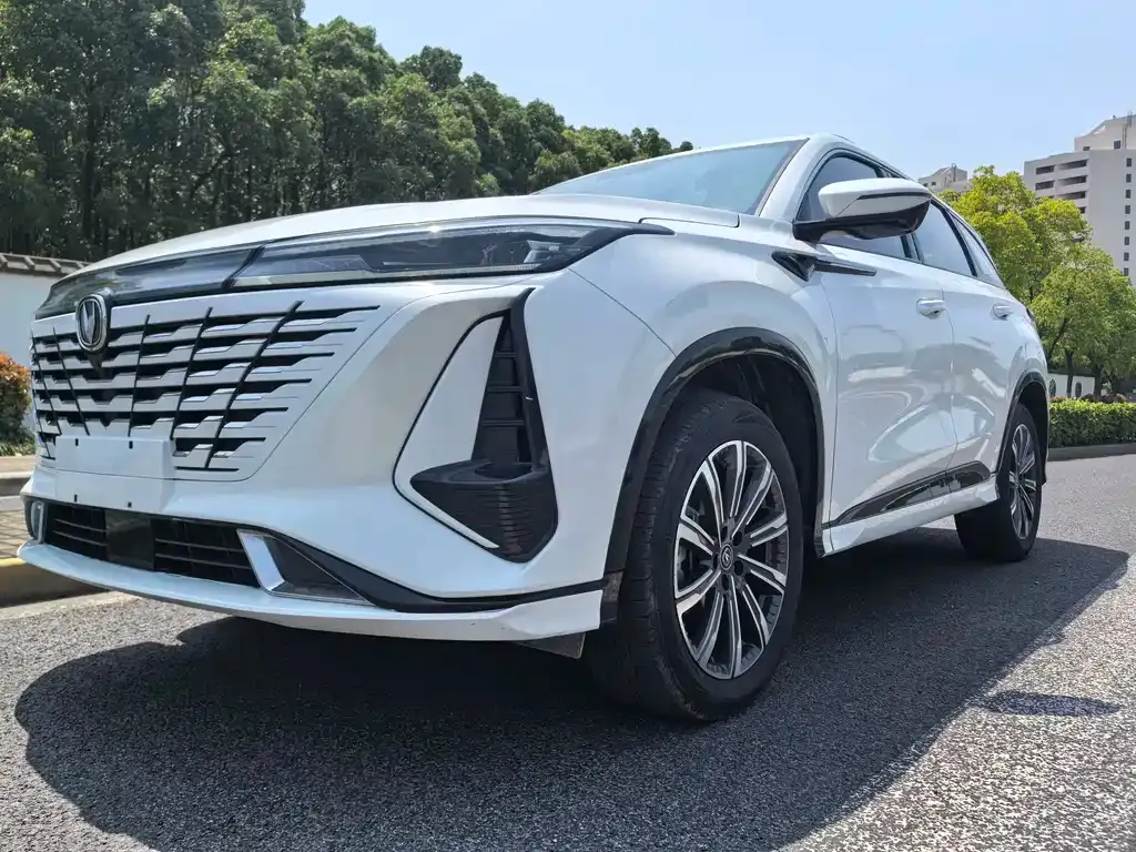 Changan CS75PLUS — фото 1