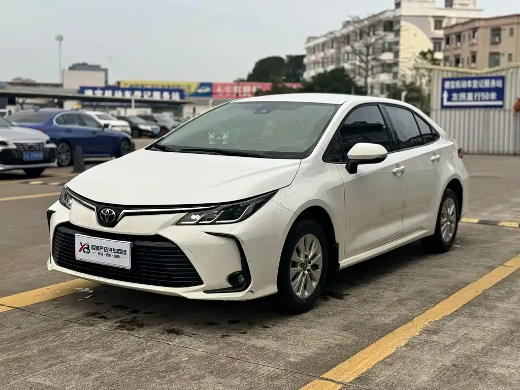 Toyota Corolla — фото 1