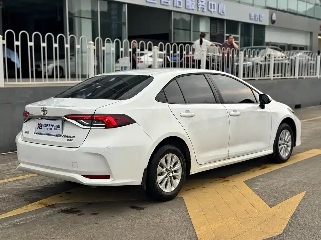 Toyota Corolla — фото 2