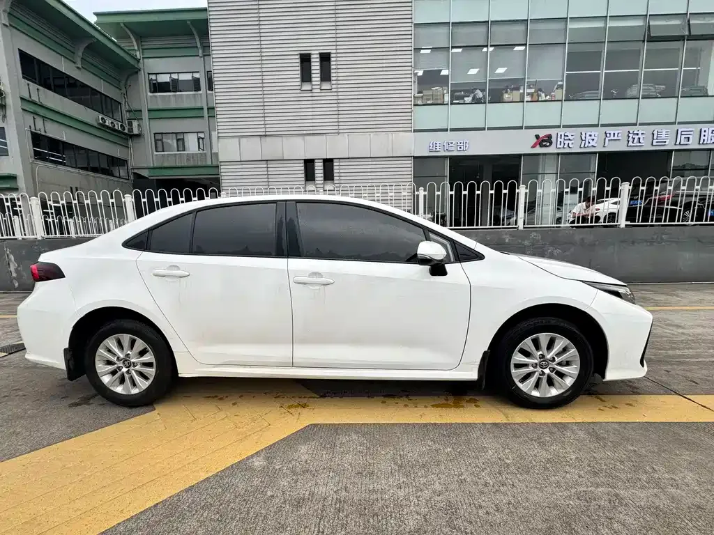 Toyota Corolla — фото 6