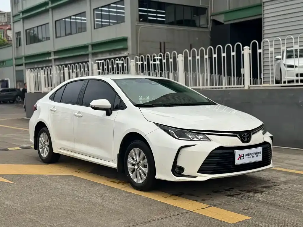Toyota Corolla — фото 9