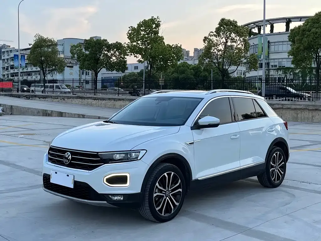 Volkswagen T-Roc — фото 10