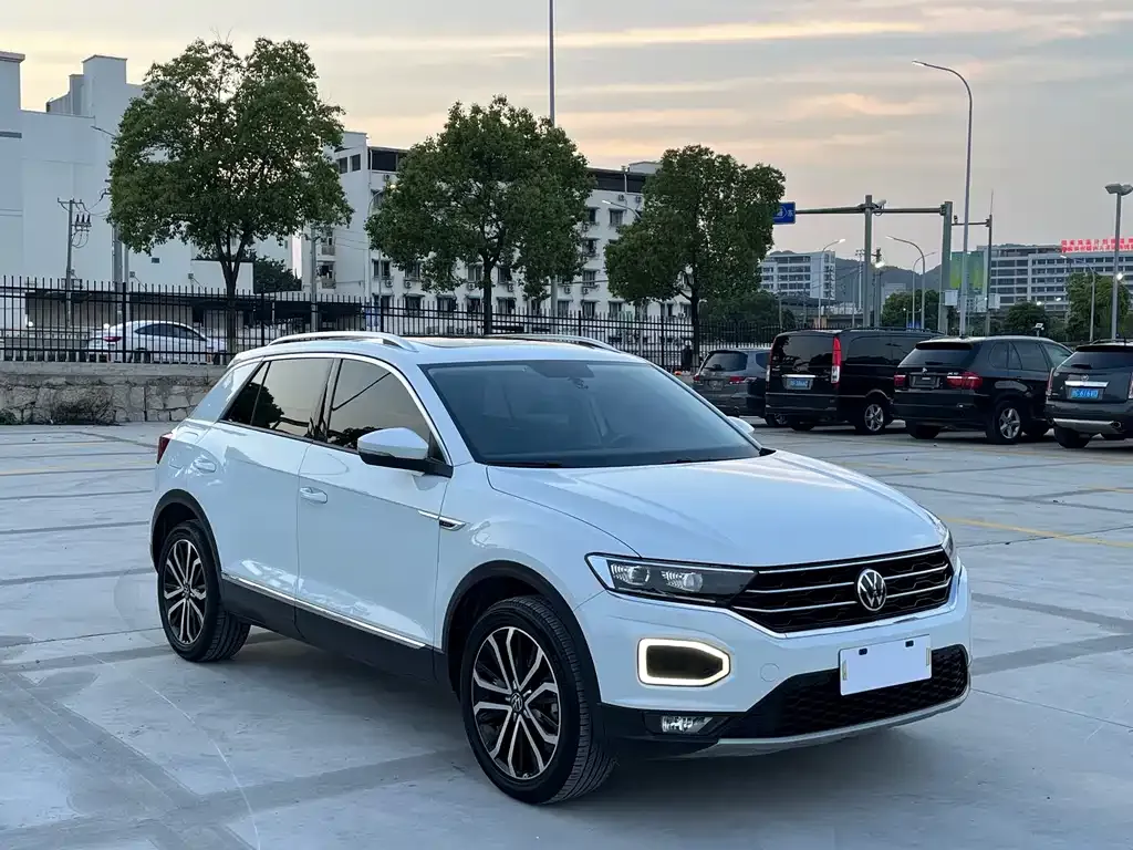 Volkswagen T-Roc — фото 9