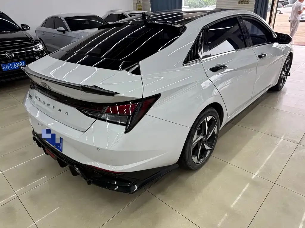 Hyundai Elantra — фото 9
