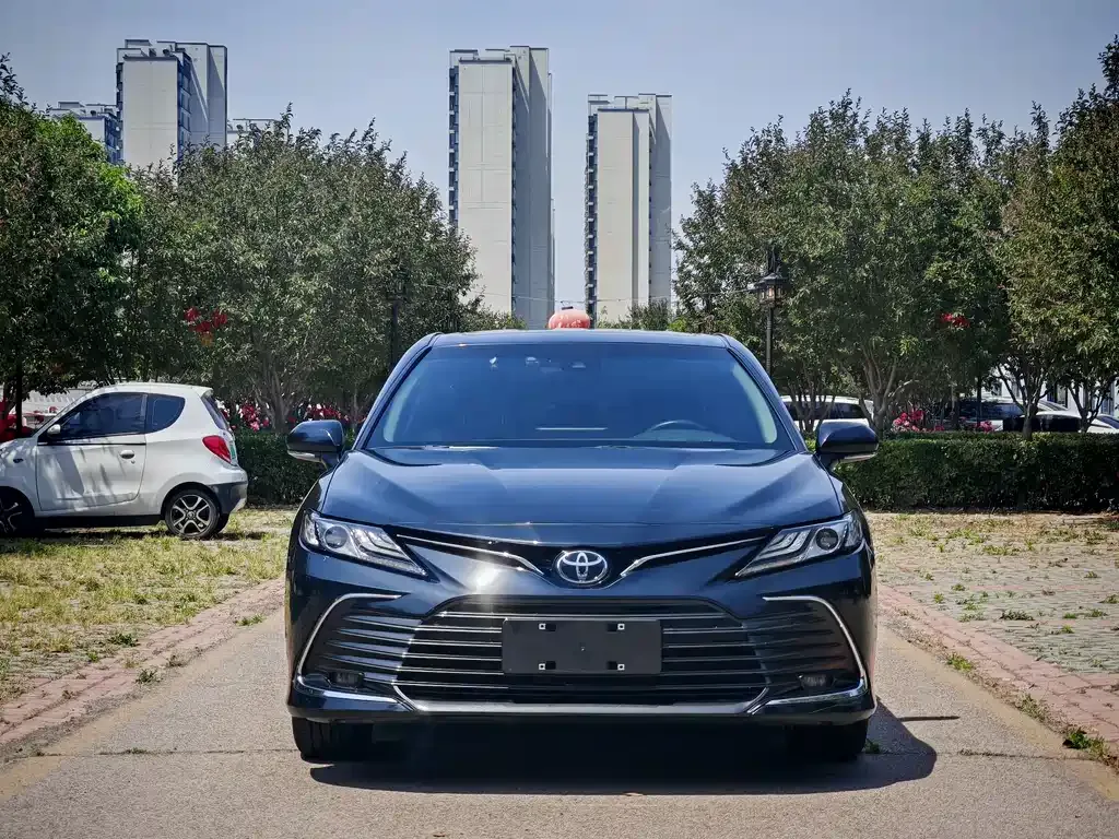 Toyota Camry — фото 9