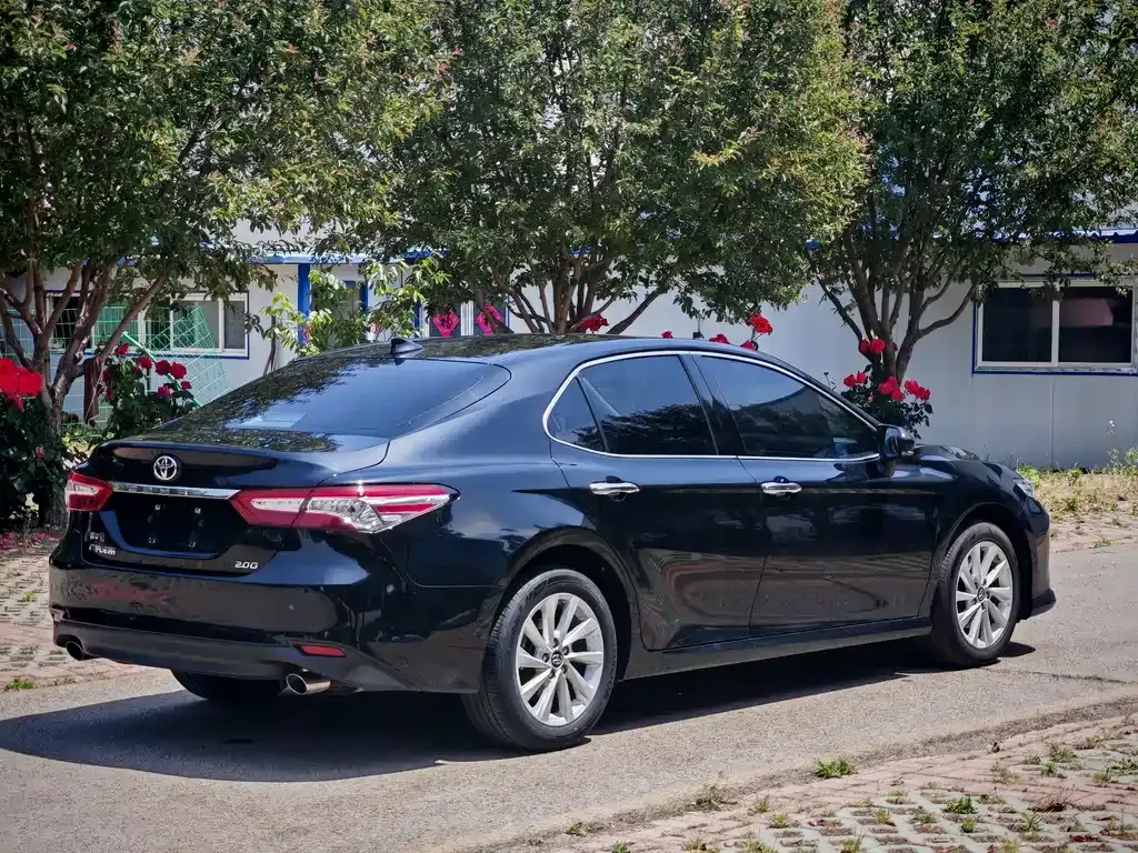 Toyota Camry — фото 3
