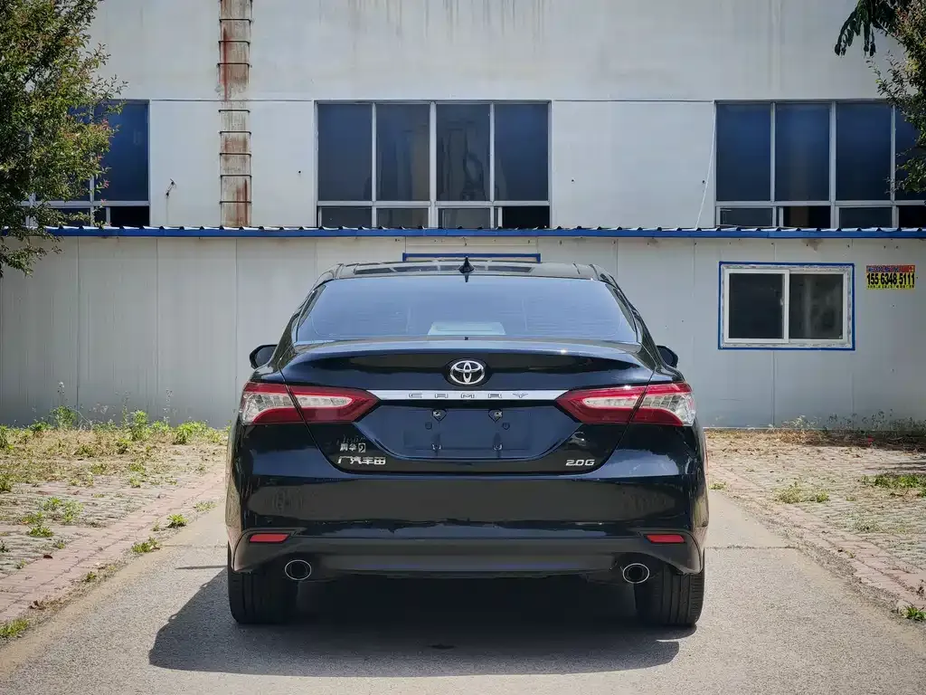 Toyota Camry — фото 2