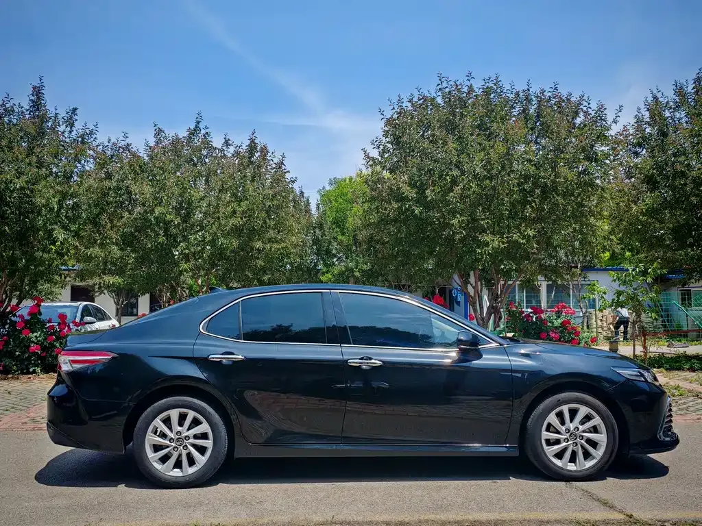 Toyota Camry — фото 5