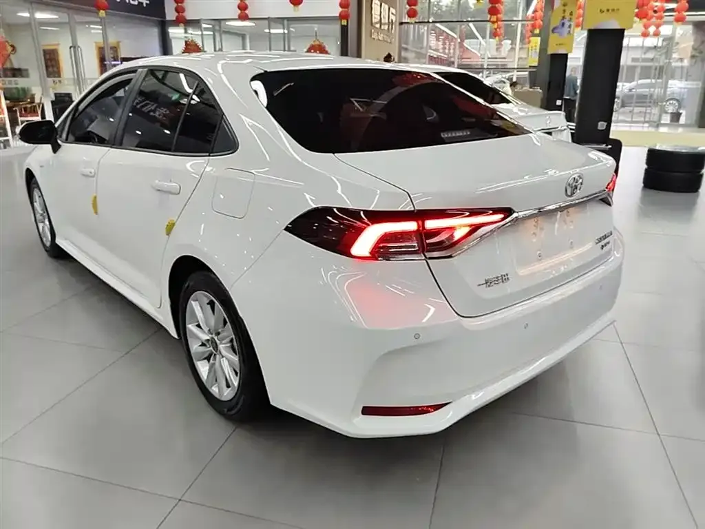 Toyota Corolla — фото 4