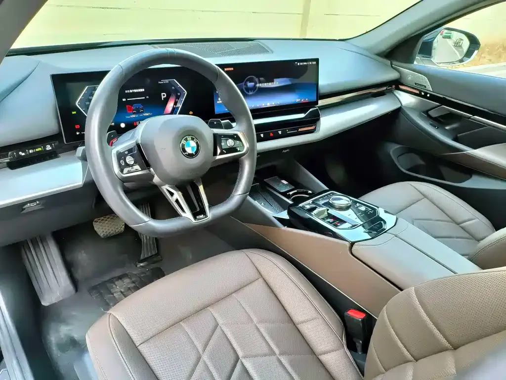 BMW 5 Series — фото 5