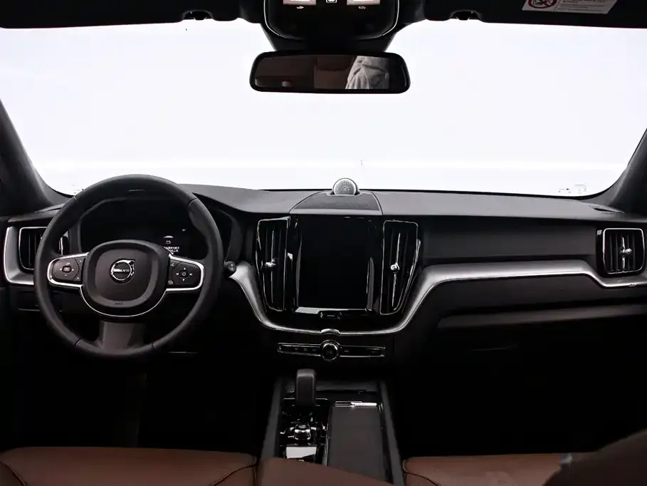 Volvo XC60 — фото 3