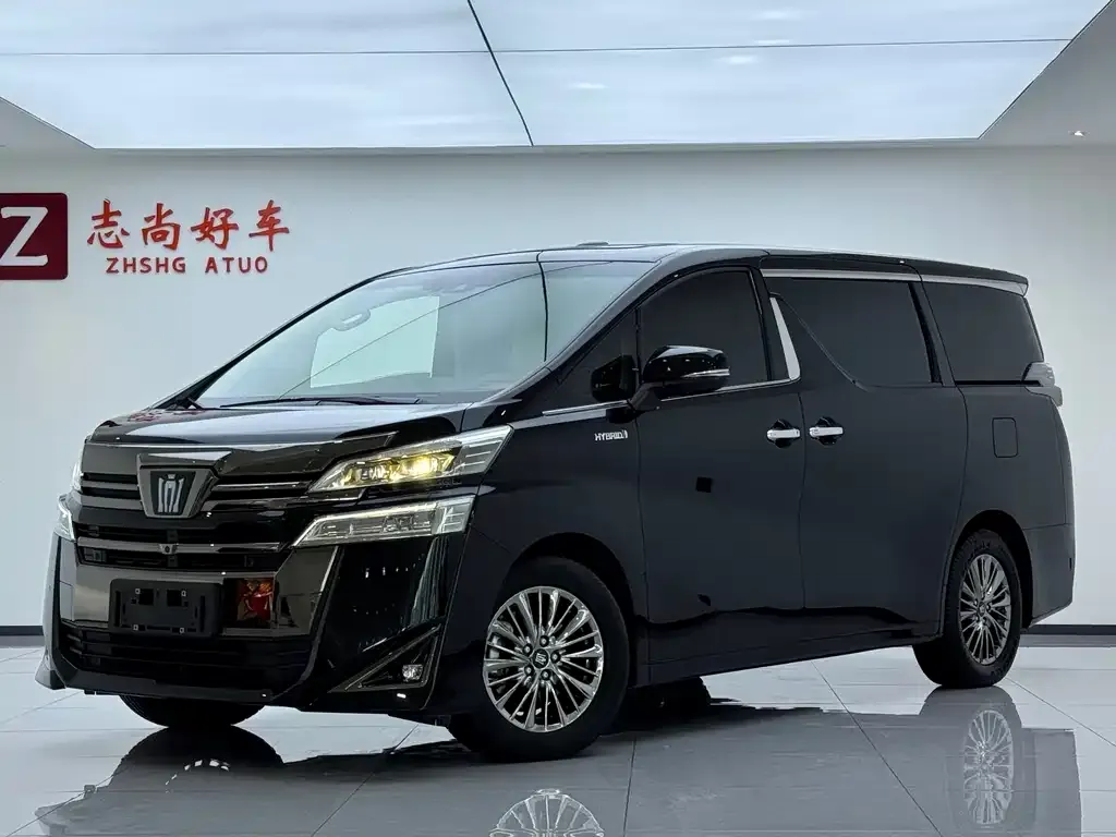 Toyota Vellfire — фото 1