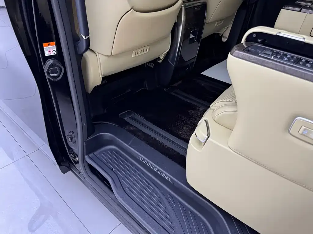 Toyota Vellfire — фото 9