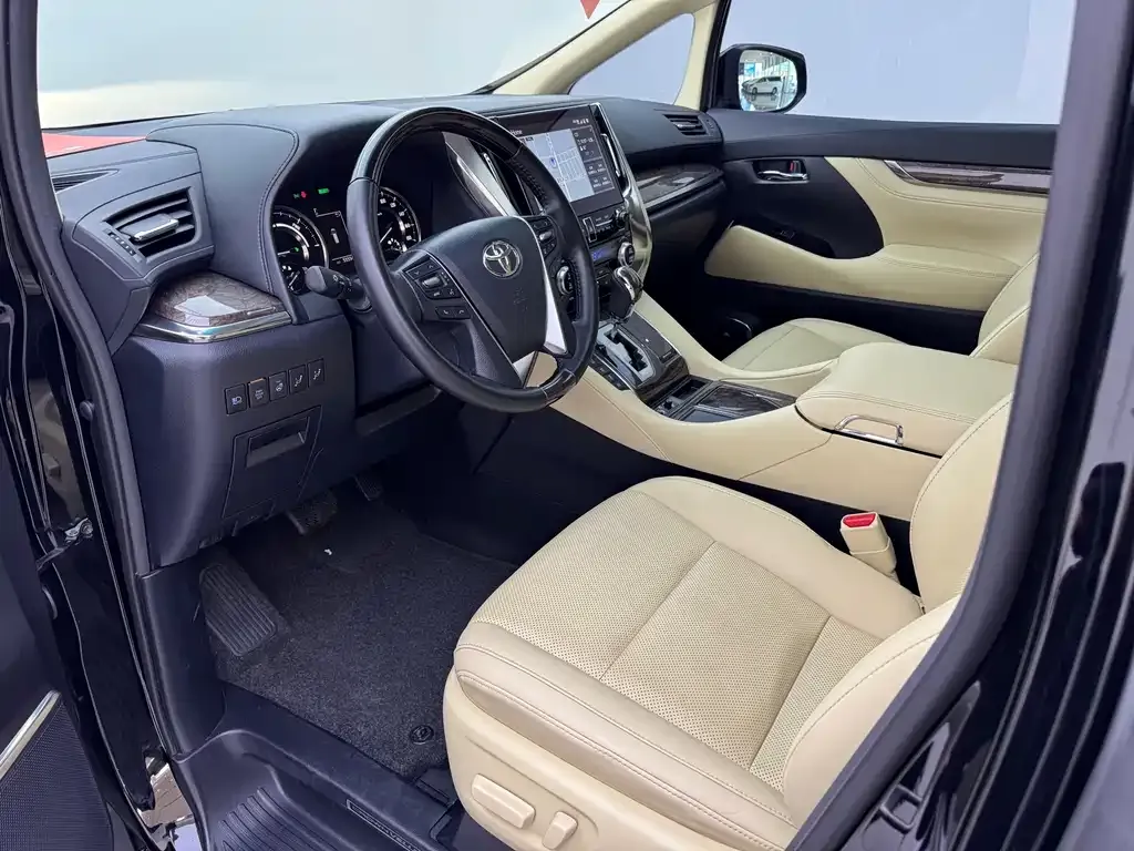 Toyota Vellfire — фото 10