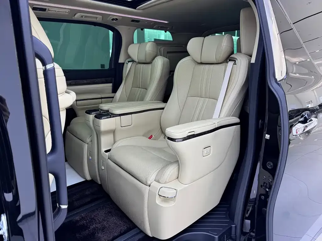 Toyota Vellfire — фото 7