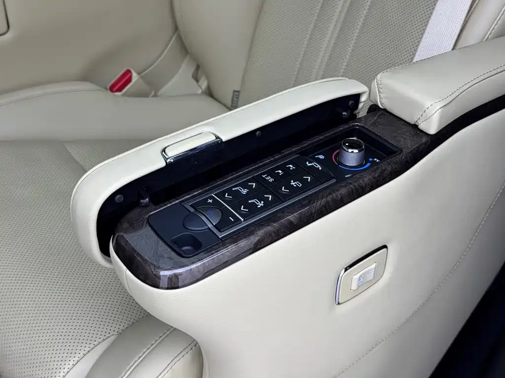 Toyota Vellfire — фото 6