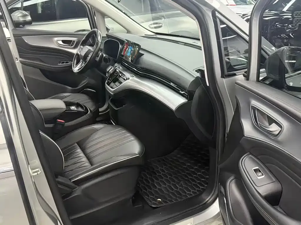 Roewe iMAX8 — фото 3