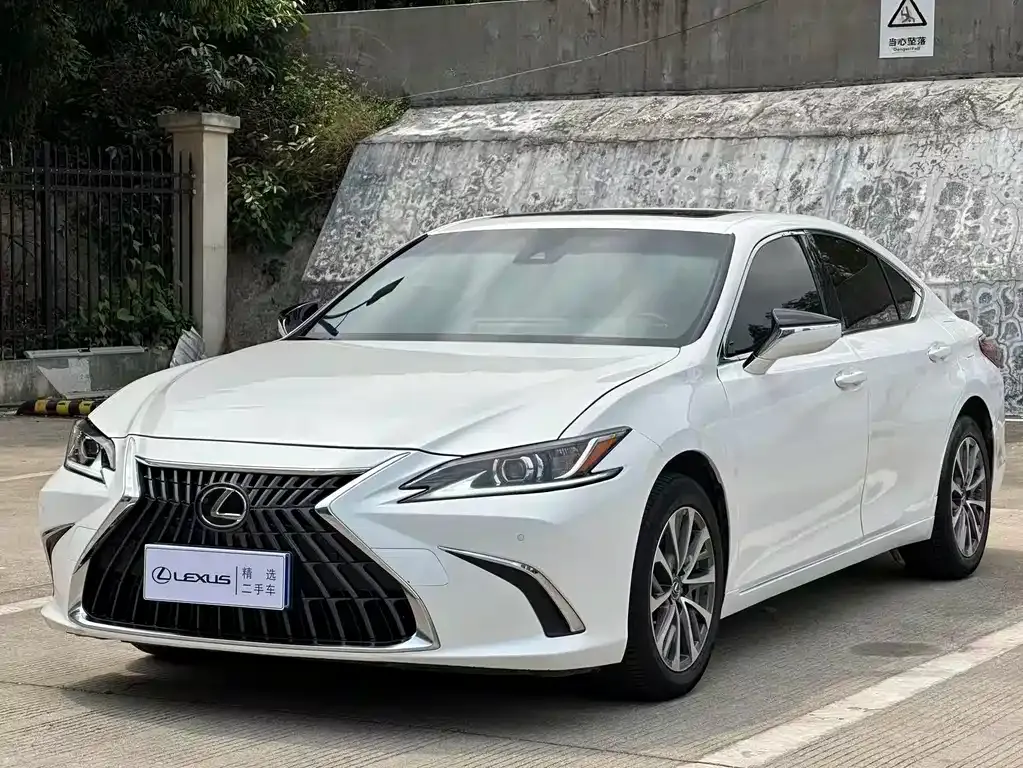 Lexus ES — фото 1