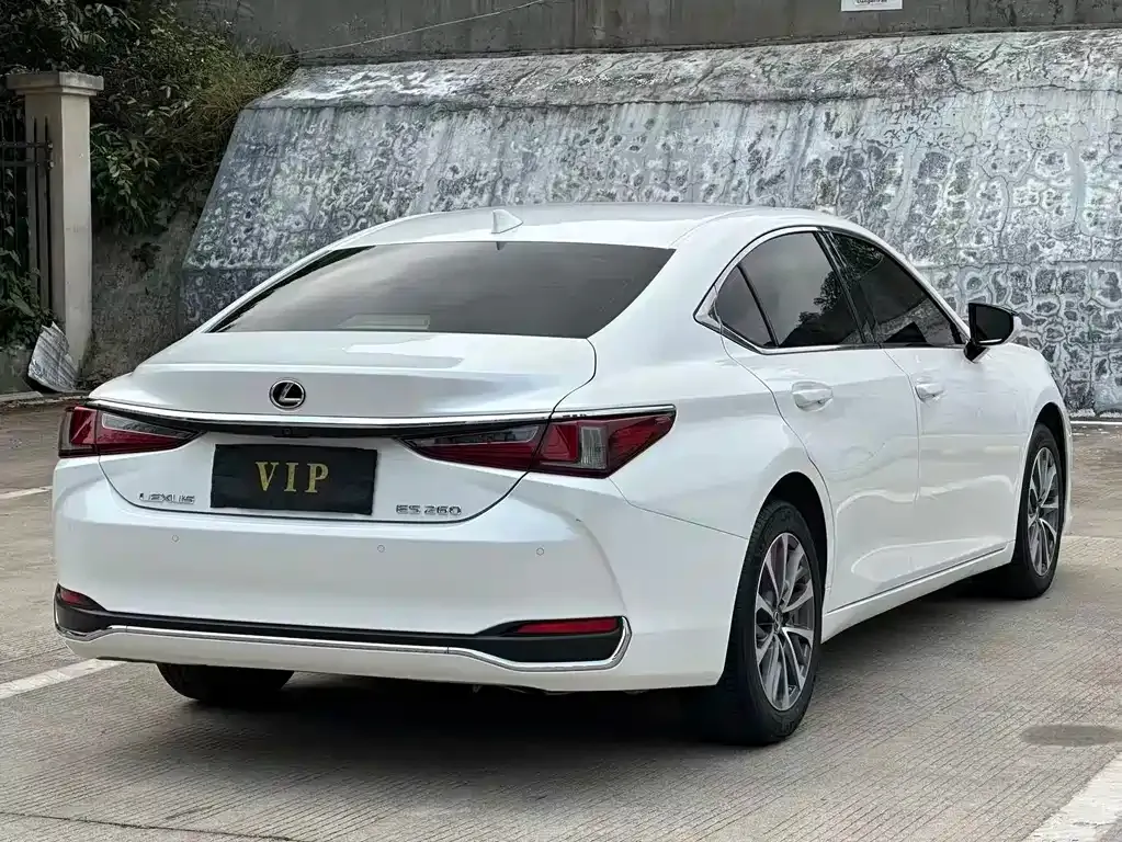 Lexus ES — фото 9