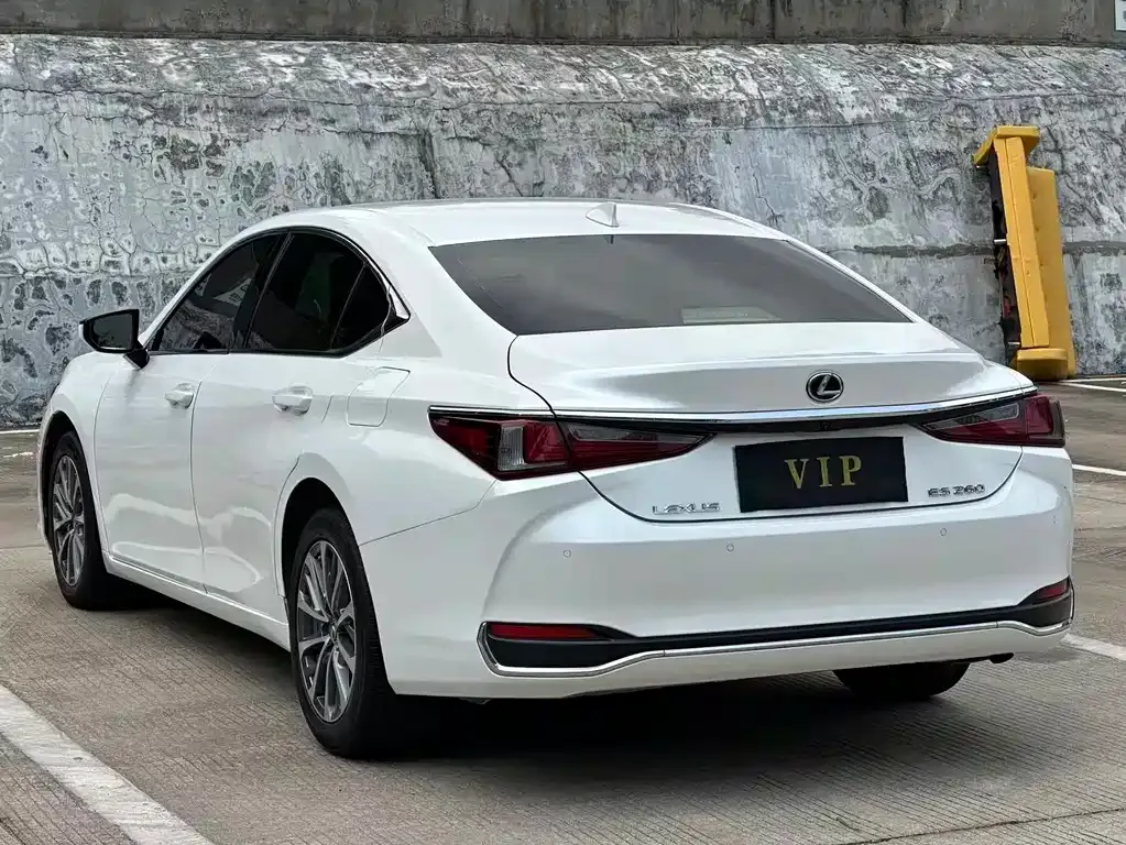 Lexus ES — фото 10