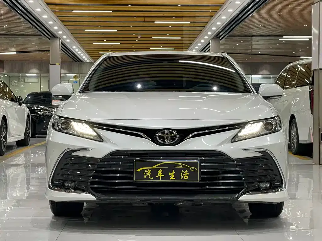 Toyota Camry — фото 9