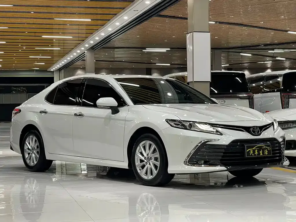 Toyota Camry — фото 10