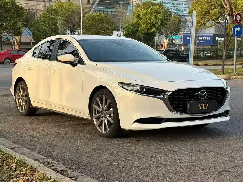 Mazda 3 Axela — фото 1