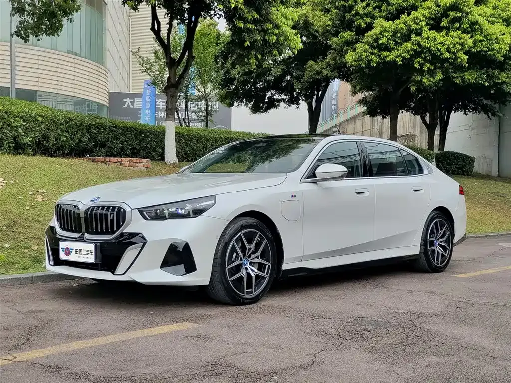 BMW i5 — фото 1