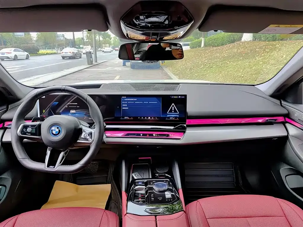 BMW i5 — фото 5