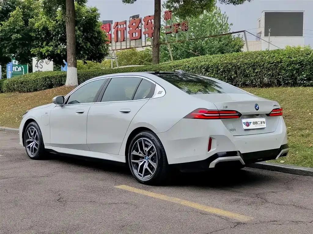 BMW i5 — фото 2