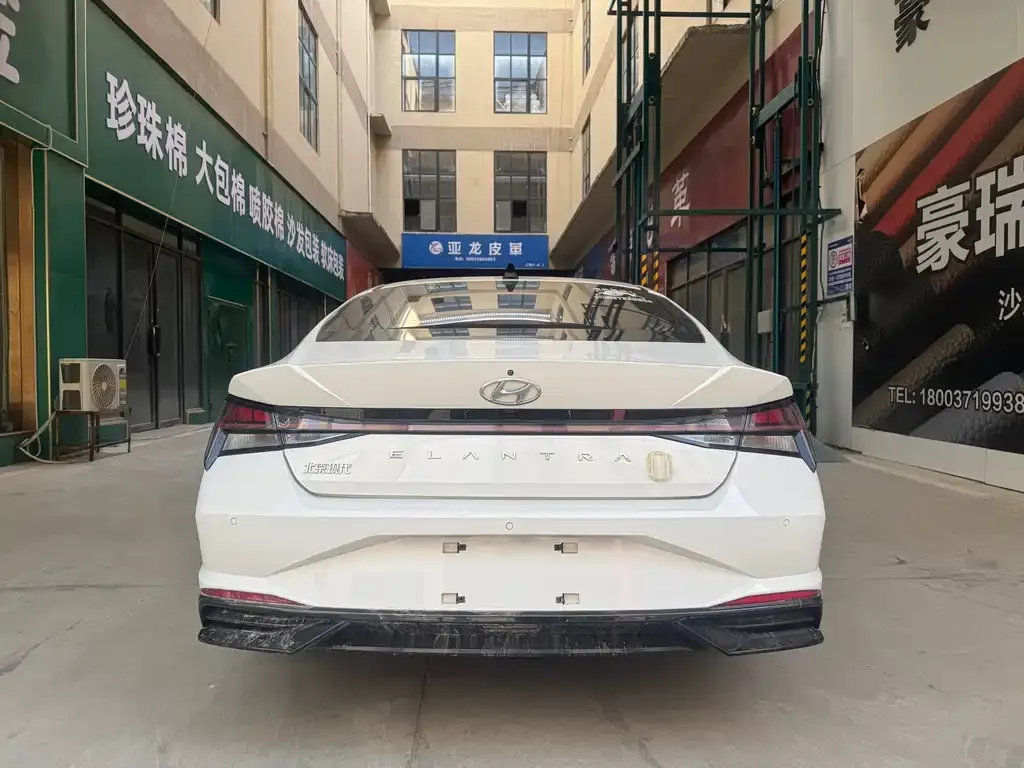 Hyundai Elantra — фото 3