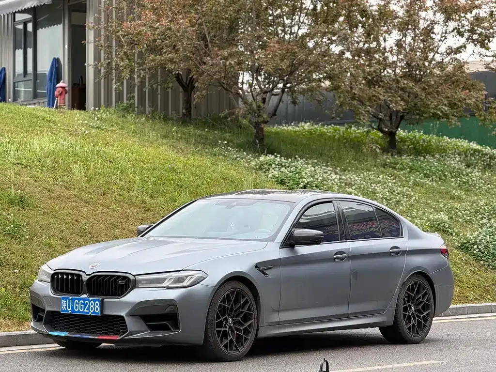BMW M5 — фото 1
