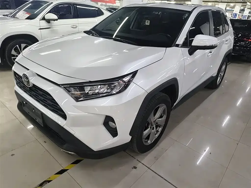Toyota RAV4 — фото 1