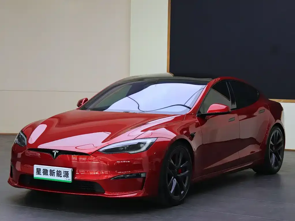 Tesla Model S — фото 1