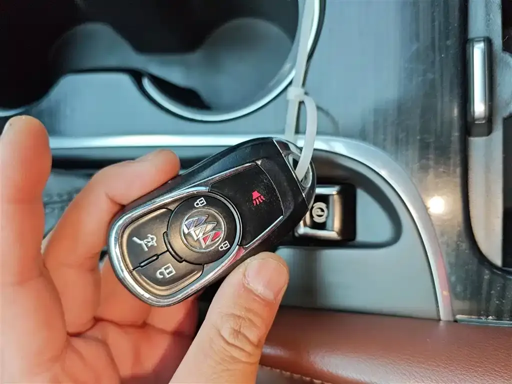 Buick Envision Plus — фото 2