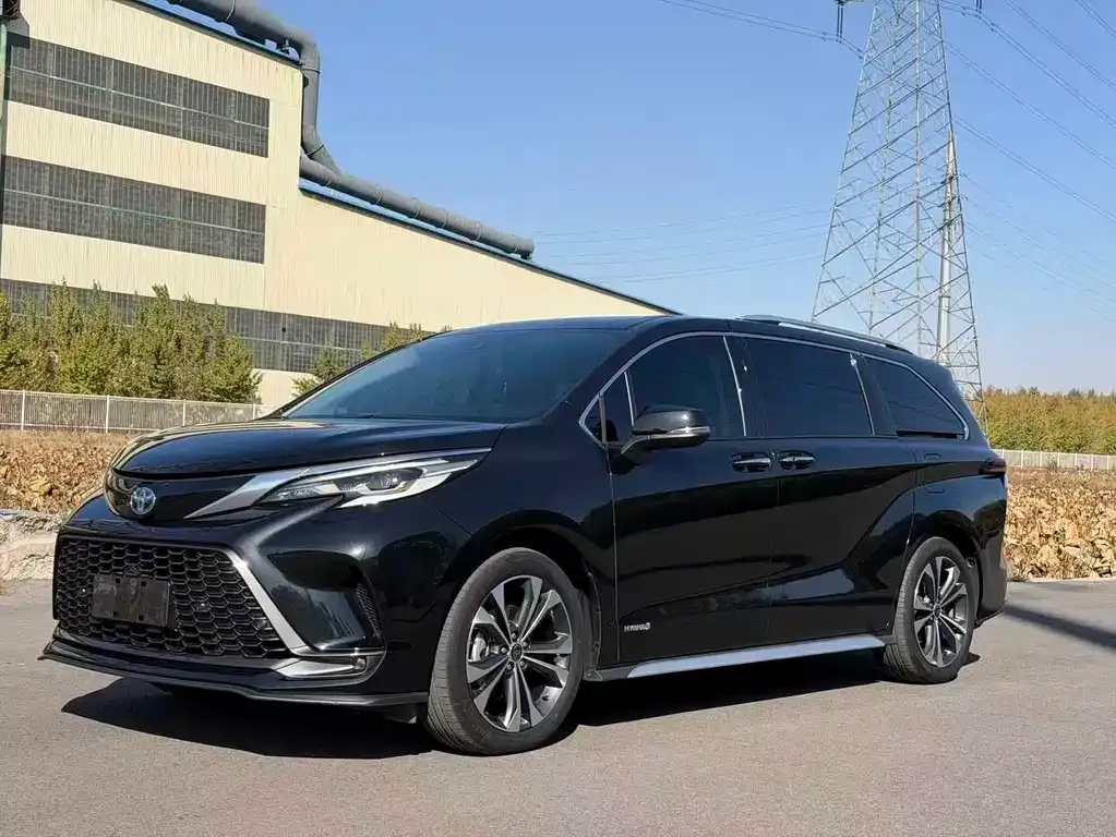 Toyota Granvia — фото 1