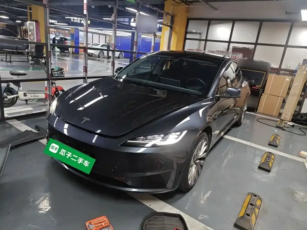 Tesla Model 3 — фото 1