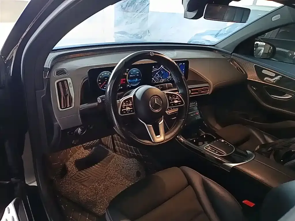 Mercedes-Benz EQC — фото 10