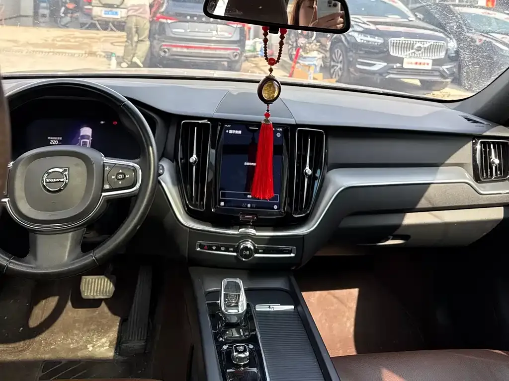 Volvo XC60 — фото 2