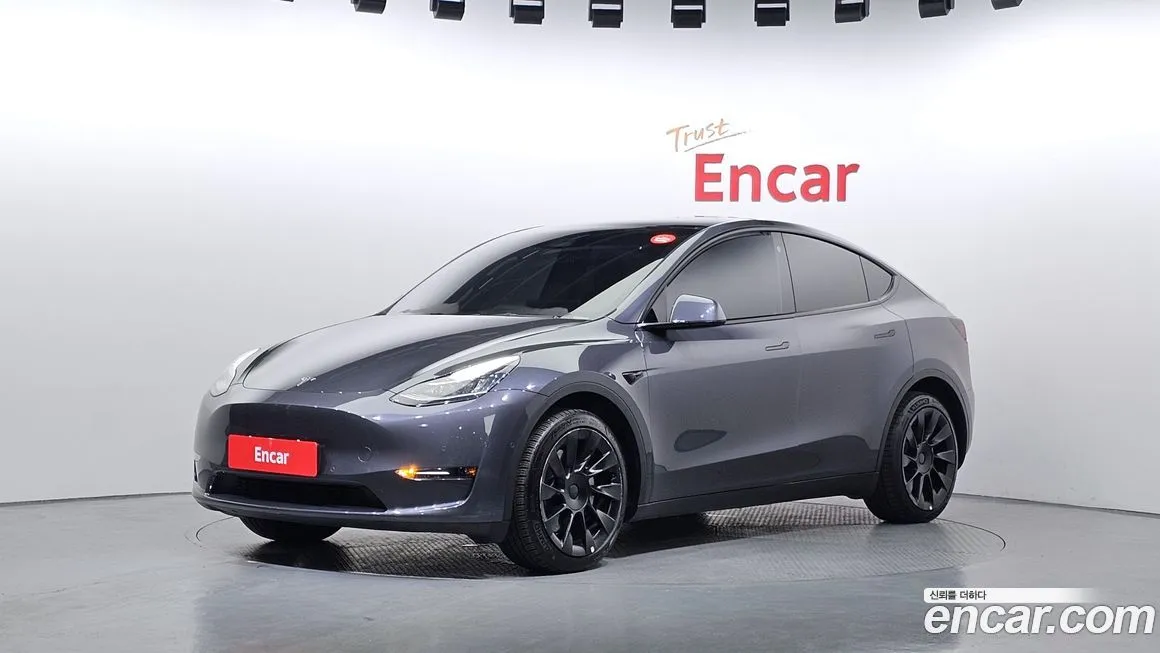 Tesla Model Y — фото 1