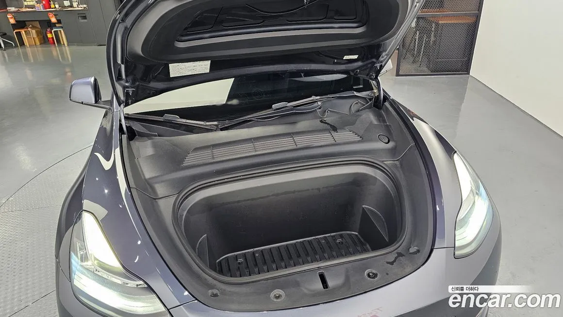 Tesla Model Y — фото 8