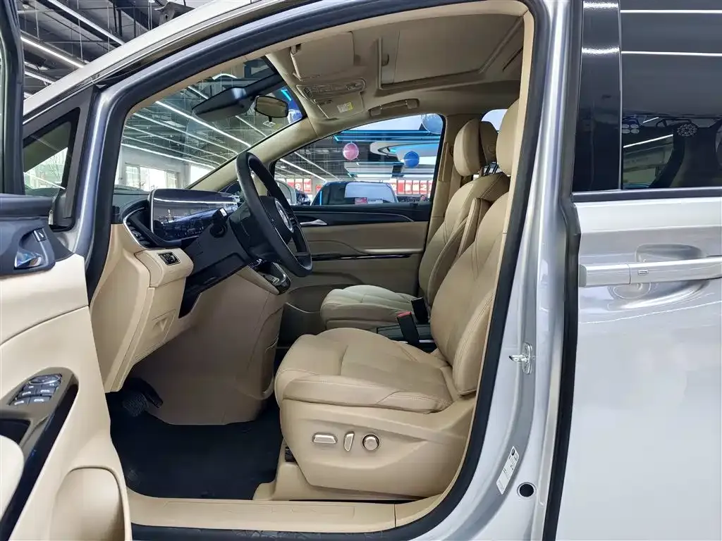 Buick GL8 Hybrid — фото 10
