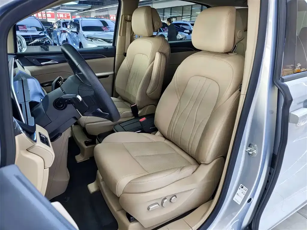 Buick GL8 Hybrid — фото 7
