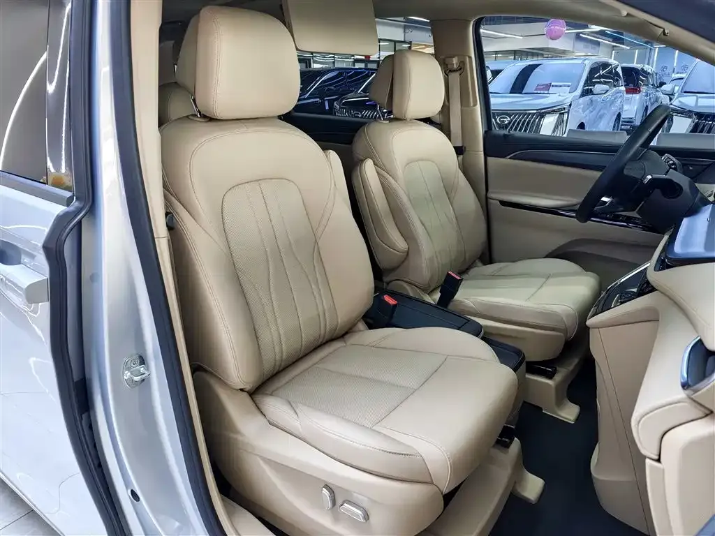 Buick GL8 Hybrid — фото 6