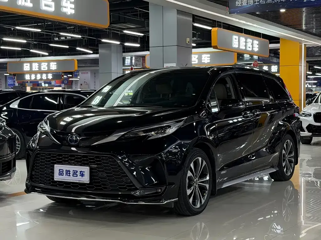 Toyota Granvia — фото 1