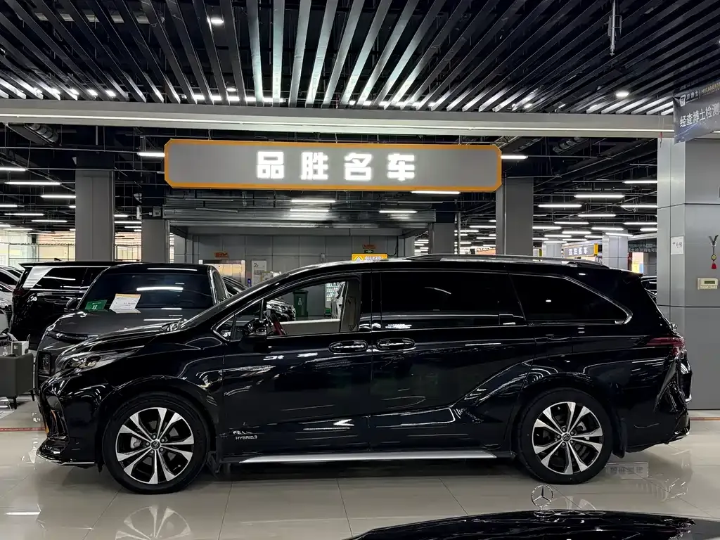 Toyota Granvia — фото 7