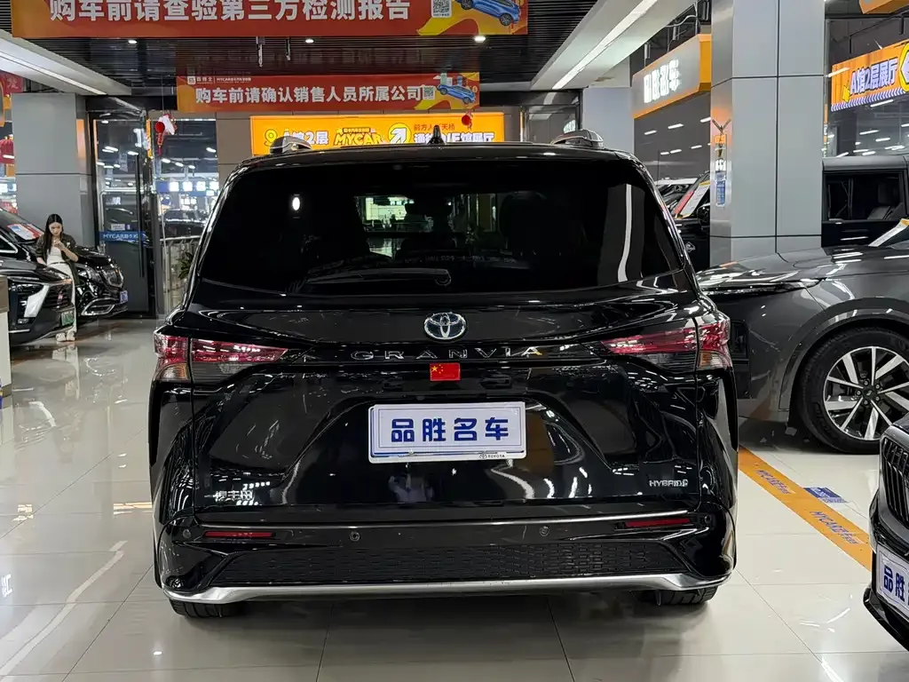 Toyota Granvia — фото 5