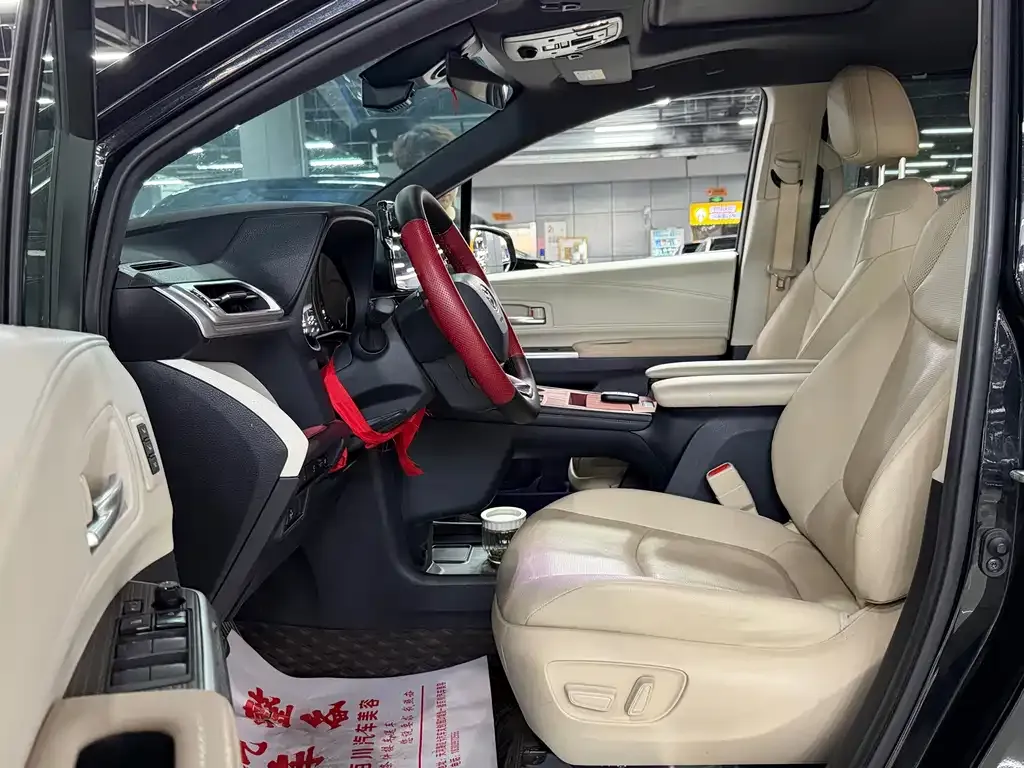 Toyota Granvia — фото 4