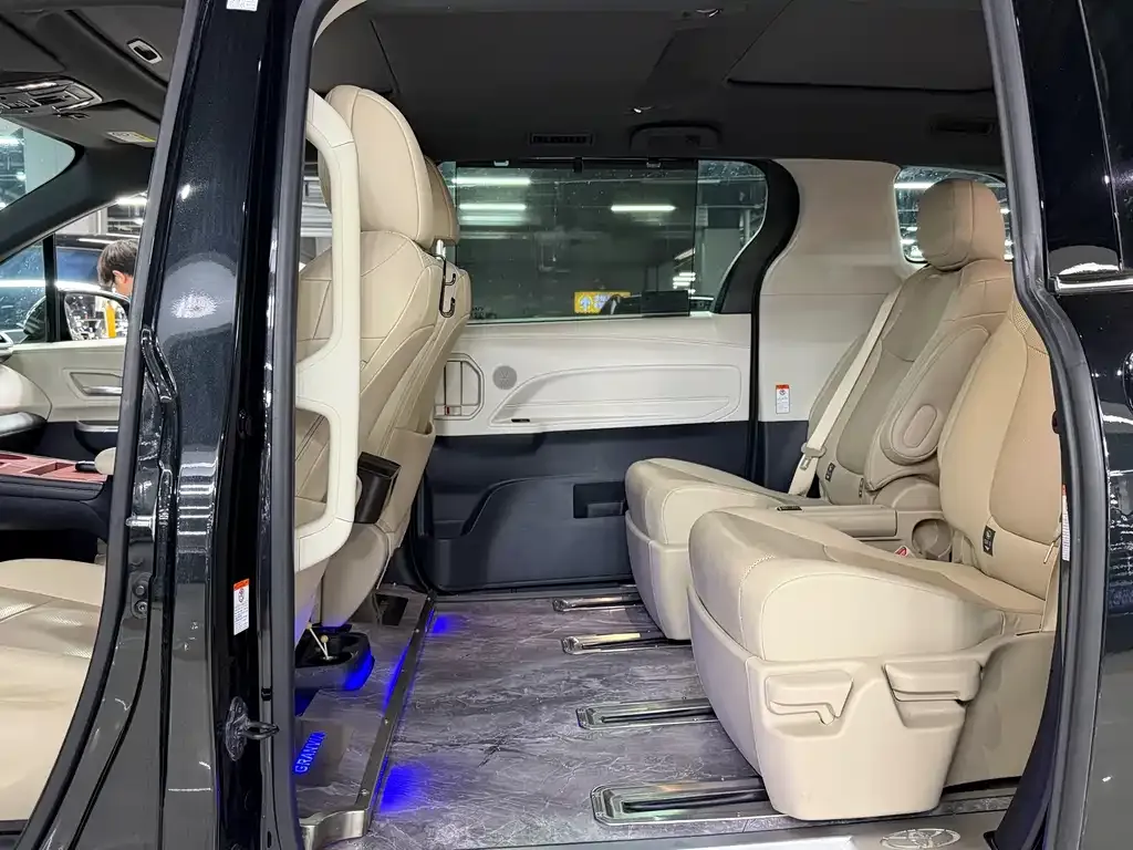 Toyota Granvia — фото 8